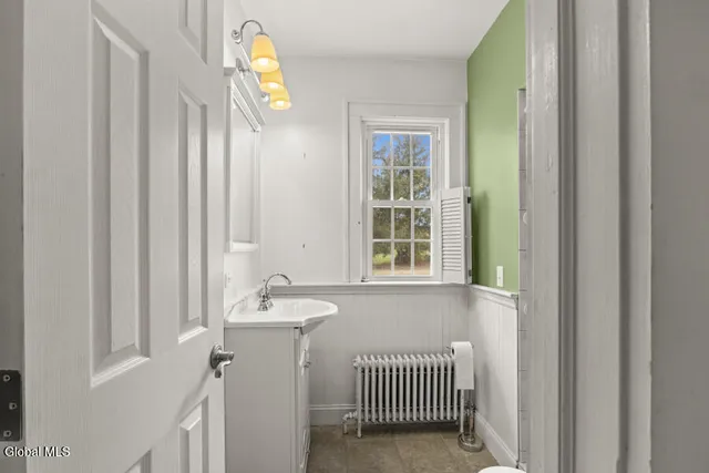 $2,300 | 2415 West Old State Road, Schenectady, NY 12306