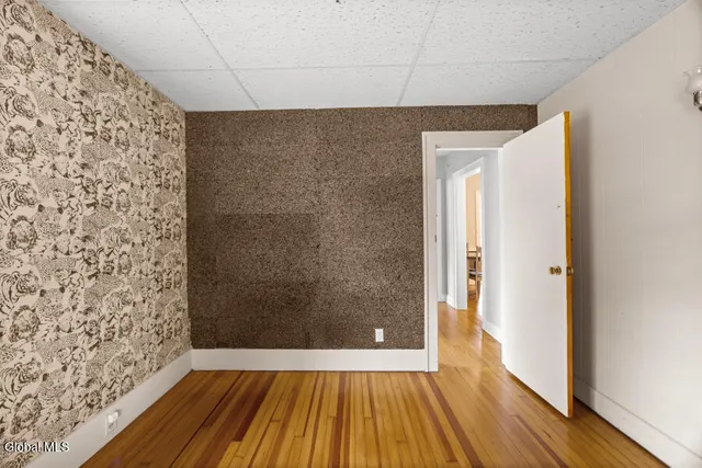 $2,300 | 2415 West Old State Road, Schenectady, NY 12306