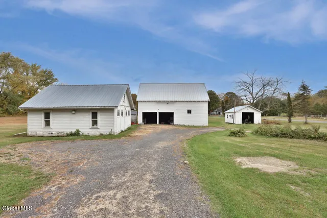 $2,300 | 2415 West Old State Road, Schenectady, NY 12306