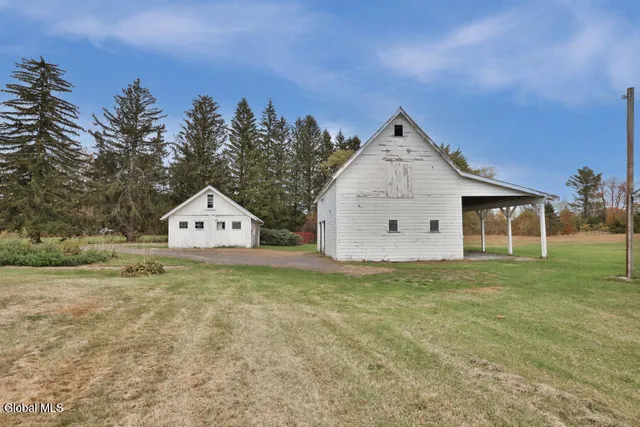 $2,300 | 2415 West Old State Road, Schenectady, NY 12306