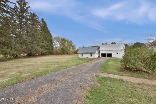 $2,300 | 2415 West Old State Road, Schenectady, NY 12306