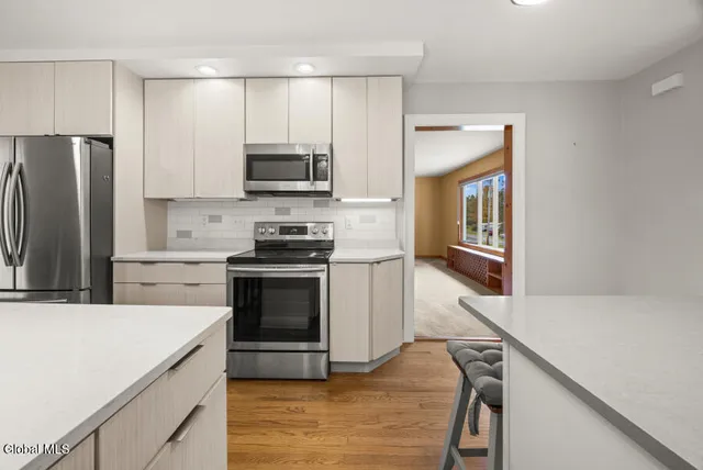 $2,300 | 2415 West Old State Road, Schenectady, NY 12306