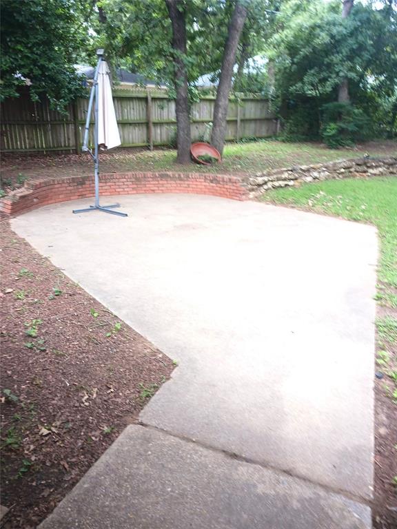 634 North Bowen Road Arlington, TX 76012 - Photo 8 of 8