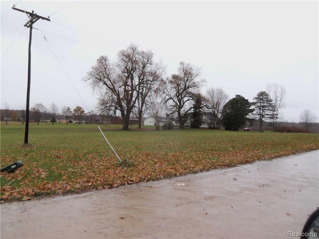 2014 Castle Road North Branch, MI 48461 - Photo 19 of 24 019.jpg