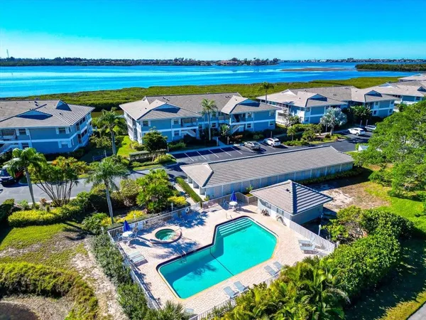 $435,000 | 1233 Edgewater Circle, Unit 65, Bradenton, FL 34209