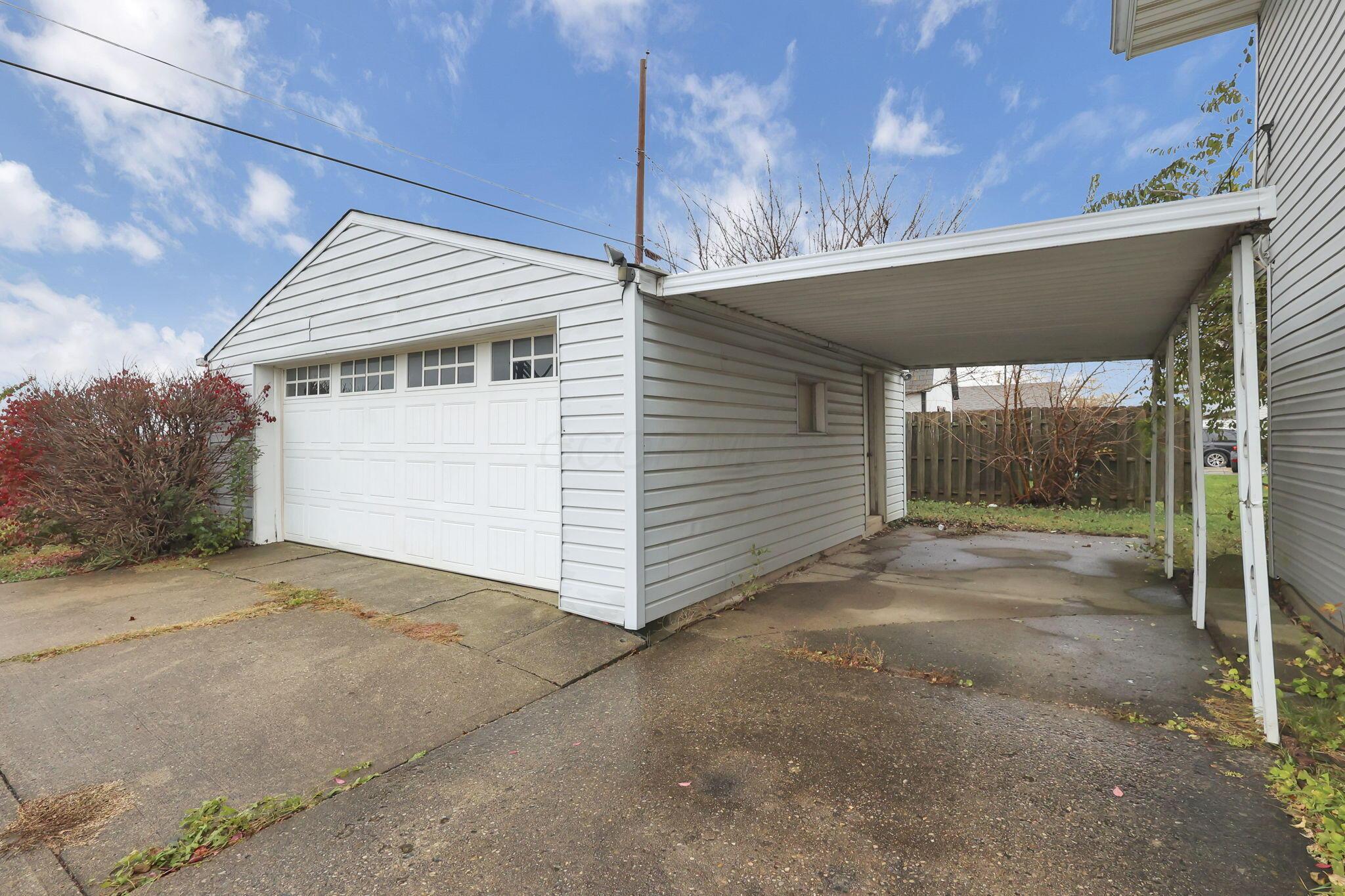 800 Grenada Road Columbus, OH 43207 - Photo 32 of 33 Grenada Garage