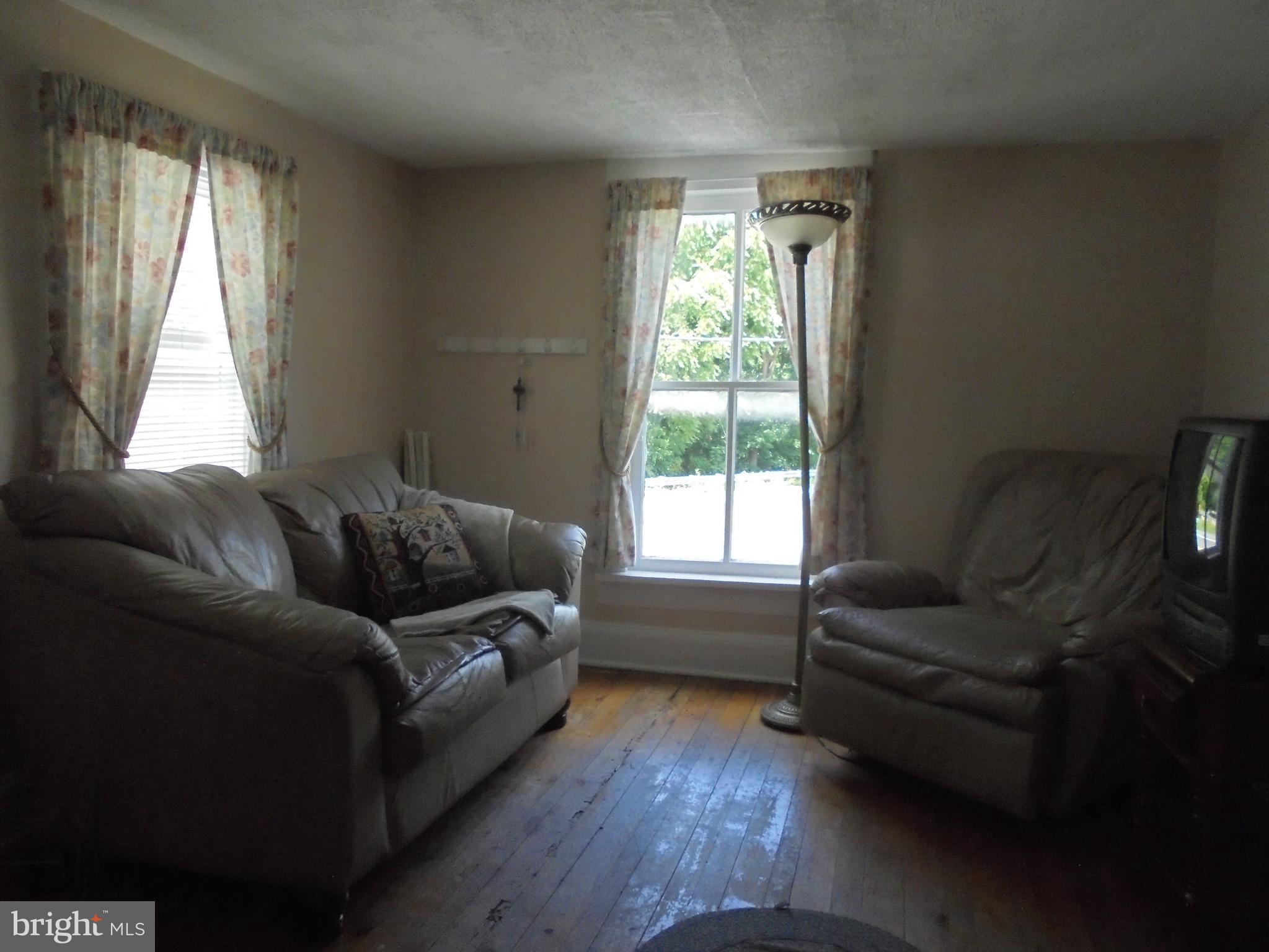 12261 Valley Road Berkeley Springs, WV 25411 - Photo 20 of 56 Apartment - Living Room