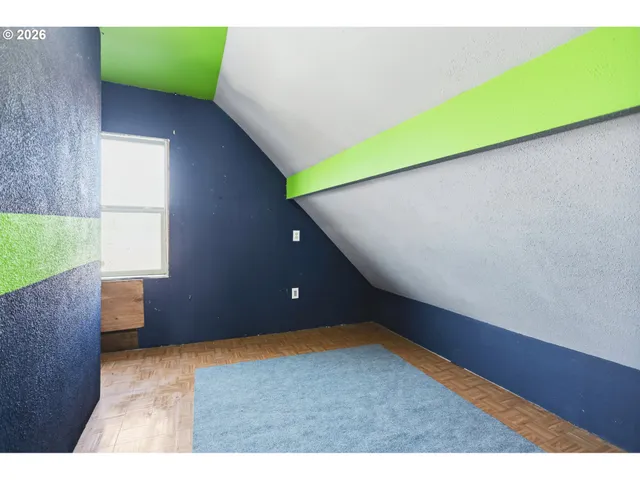 a view of entryway and kitchen