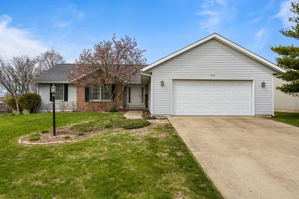 $364,900 | 807 Heather Drive, Mahomet, IL 61853