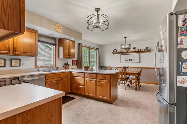 $364,900 | 807 Heather Drive, Mahomet, IL 61853