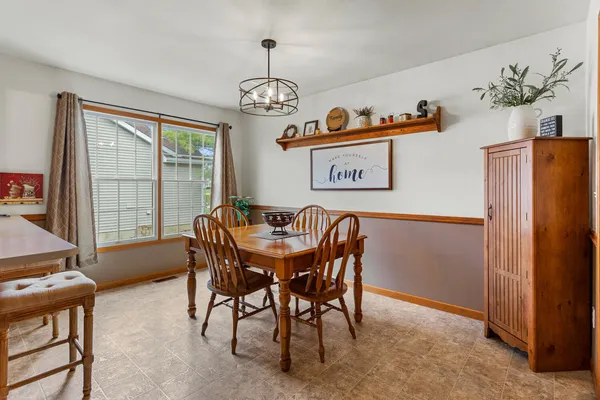 $364,900 | 807 Heather Drive, Mahomet, IL 61853
