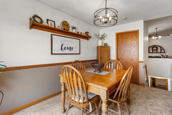 $364,900 | 807 Heather Drive, Mahomet, IL 61853