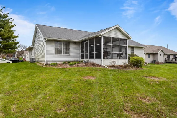 $364,900 | 807 Heather Drive, Mahomet, IL 61853