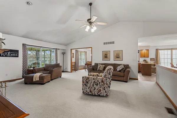 $364,900 | 807 Heather Drive, Mahomet, IL 61853