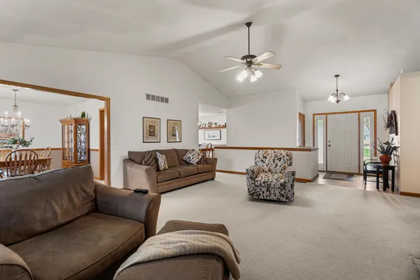 $364,900 | 807 Heather Drive, Mahomet, IL 61853