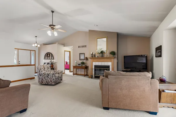 $364,900 | 807 Heather Drive, Mahomet, IL 61853