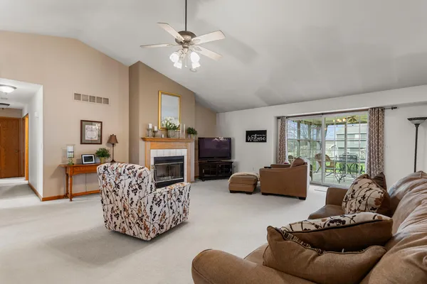 $364,900 | 807 Heather Drive, Mahomet, IL 61853