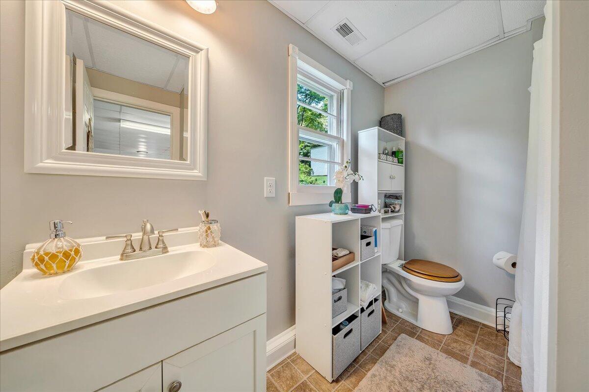 102 Ridgemont Court Thaxton, VA 24174 - Photo 27 of 48 Bath