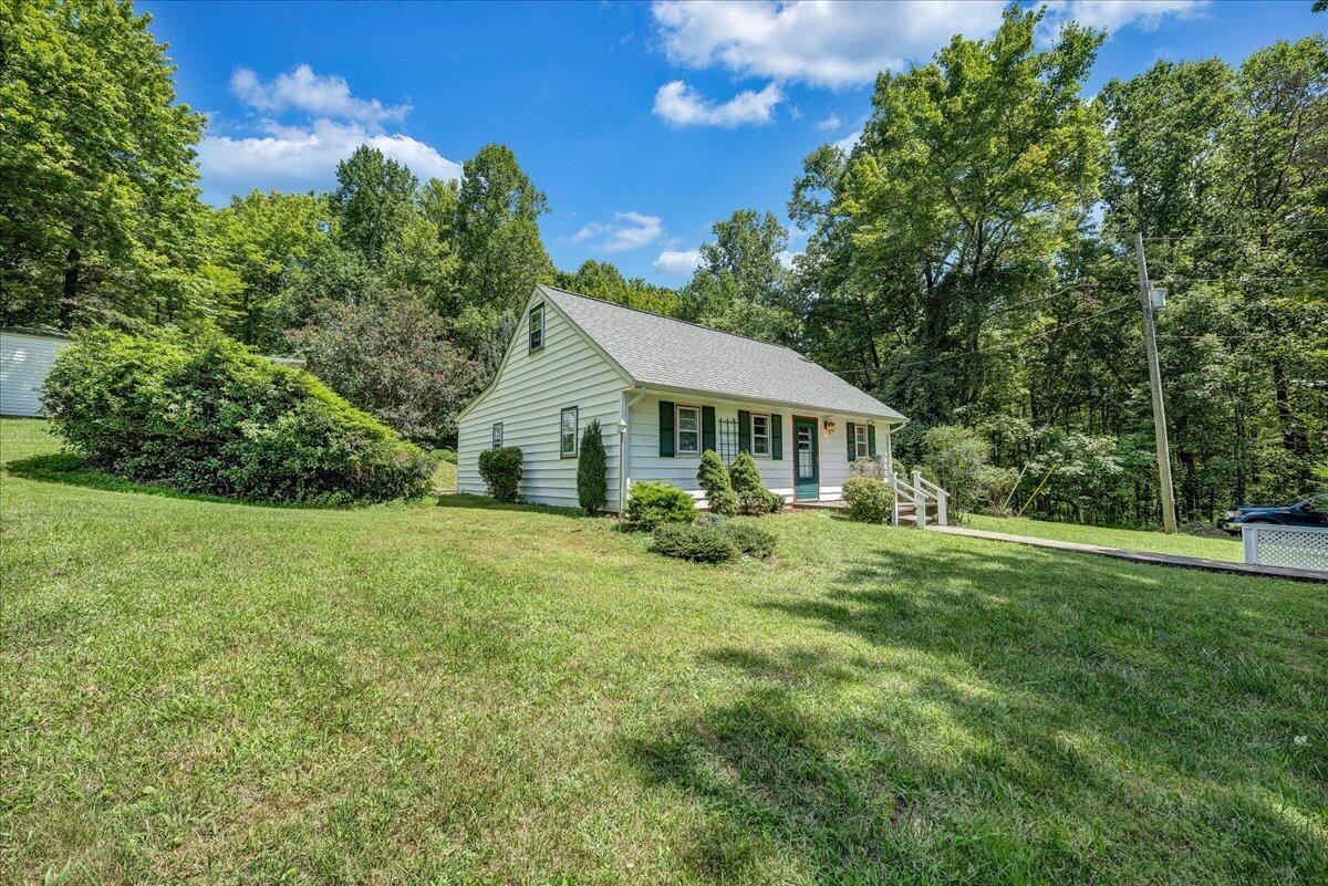 102 Ridgemont Court Thaxton, VA 24174 - Photo 40 of 48 102 Ridgemont Ct sideyard