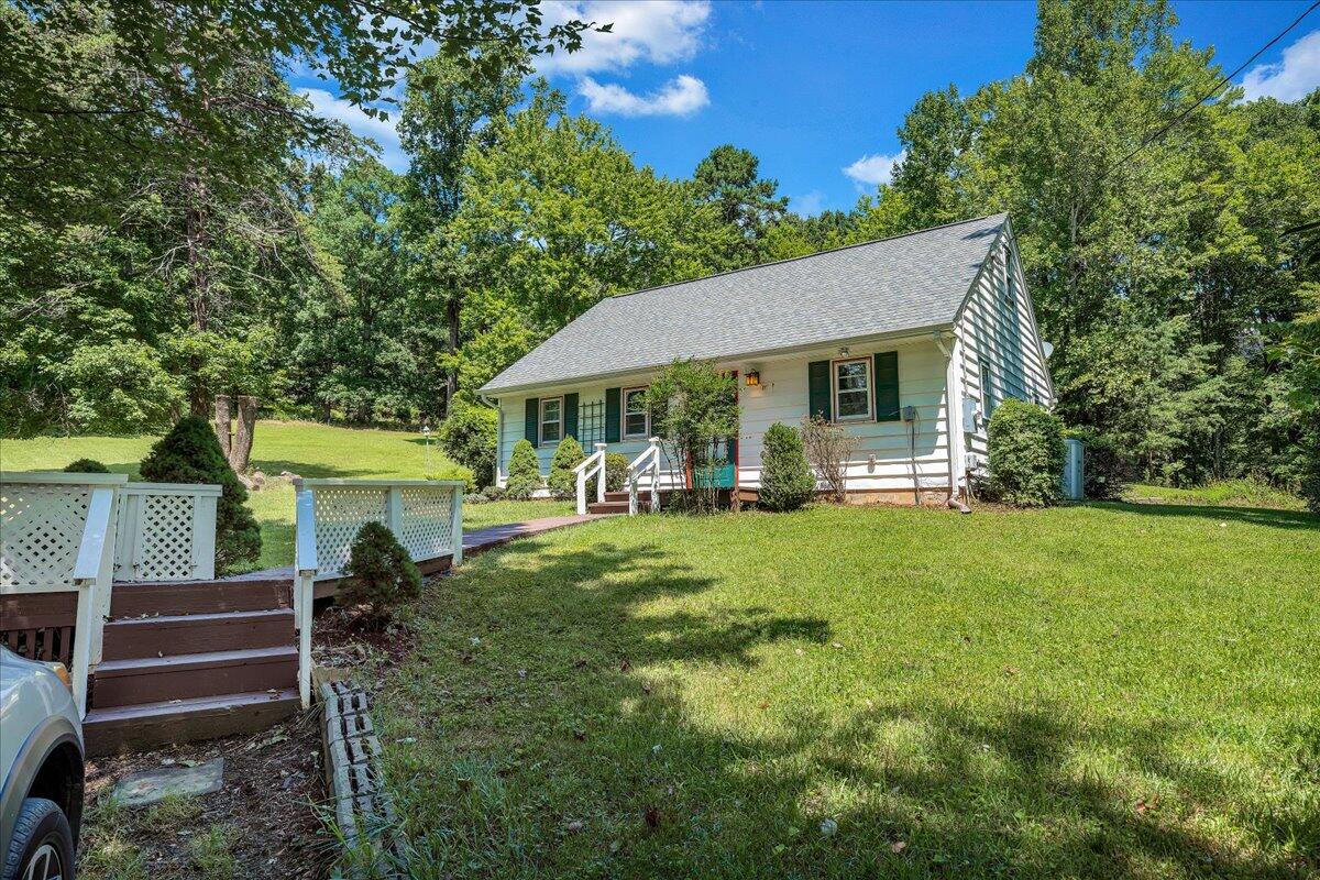 102 Ridgemont Court Thaxton, VA 24174 - Photo 6 of 48 Darling Cottage home,