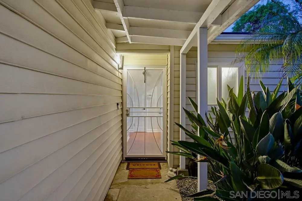 11038 Larkridge Street Santee, CA 92071 - Photo 5 of 44