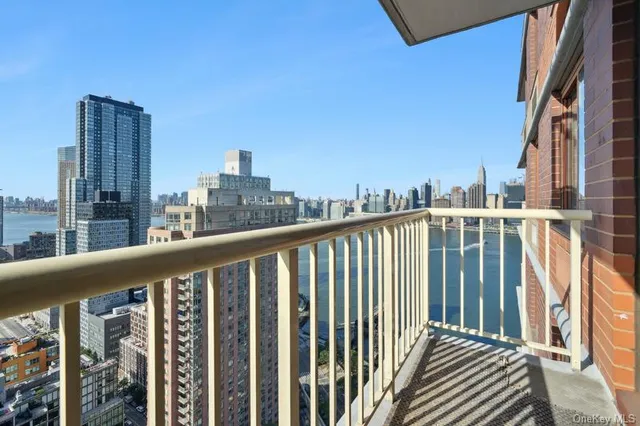 $875,000 | 4-74 48th Avenue, Unit 35L | Long Island City