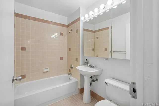 $875,000 | 4-74 48th Avenue, Unit 35L | Long Island City