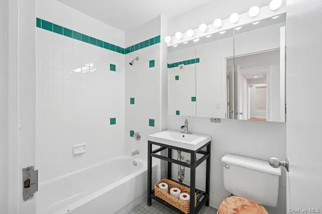 $875,000 | 4-74 48th Avenue, Unit 35L | Long Island City