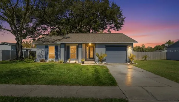 $350,000 | 404 King Louis Court, Seffner, FL 33584