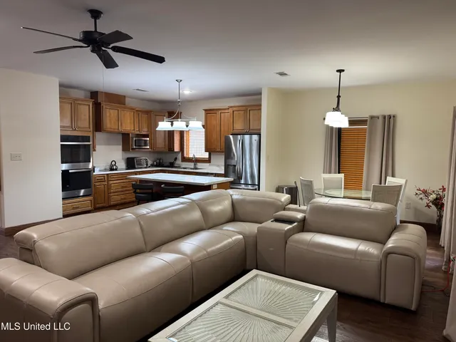 $399,000 | 648 Iona Court, Diamondhead, MS 39525