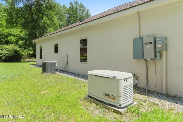 $399,000 | 648 Iona Court, Diamondhead, MS 39525