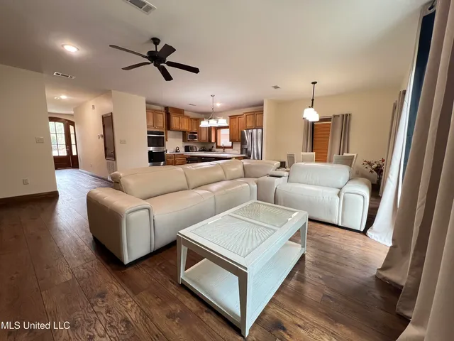 $399,000 | 648 Iona Court, Diamondhead, MS 39525