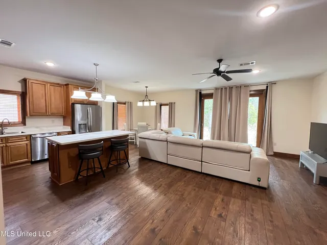 $399,000 | 648 Iona Court, Diamondhead, MS 39525