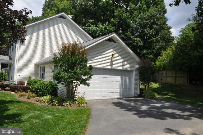 10100 Marshall Pond Road Burke, VA 22015 - Photo 14 of 21 Exterior (Side)