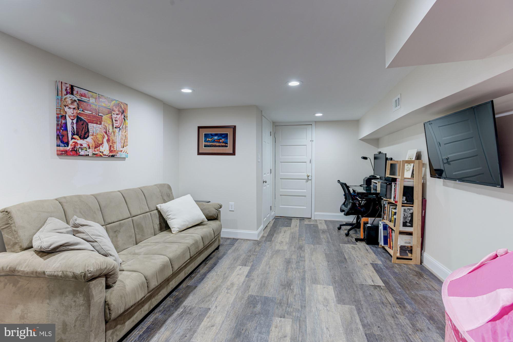 3962 Falls Road Baltimore, MD 21211 - Photo 19 of 29 Family Room