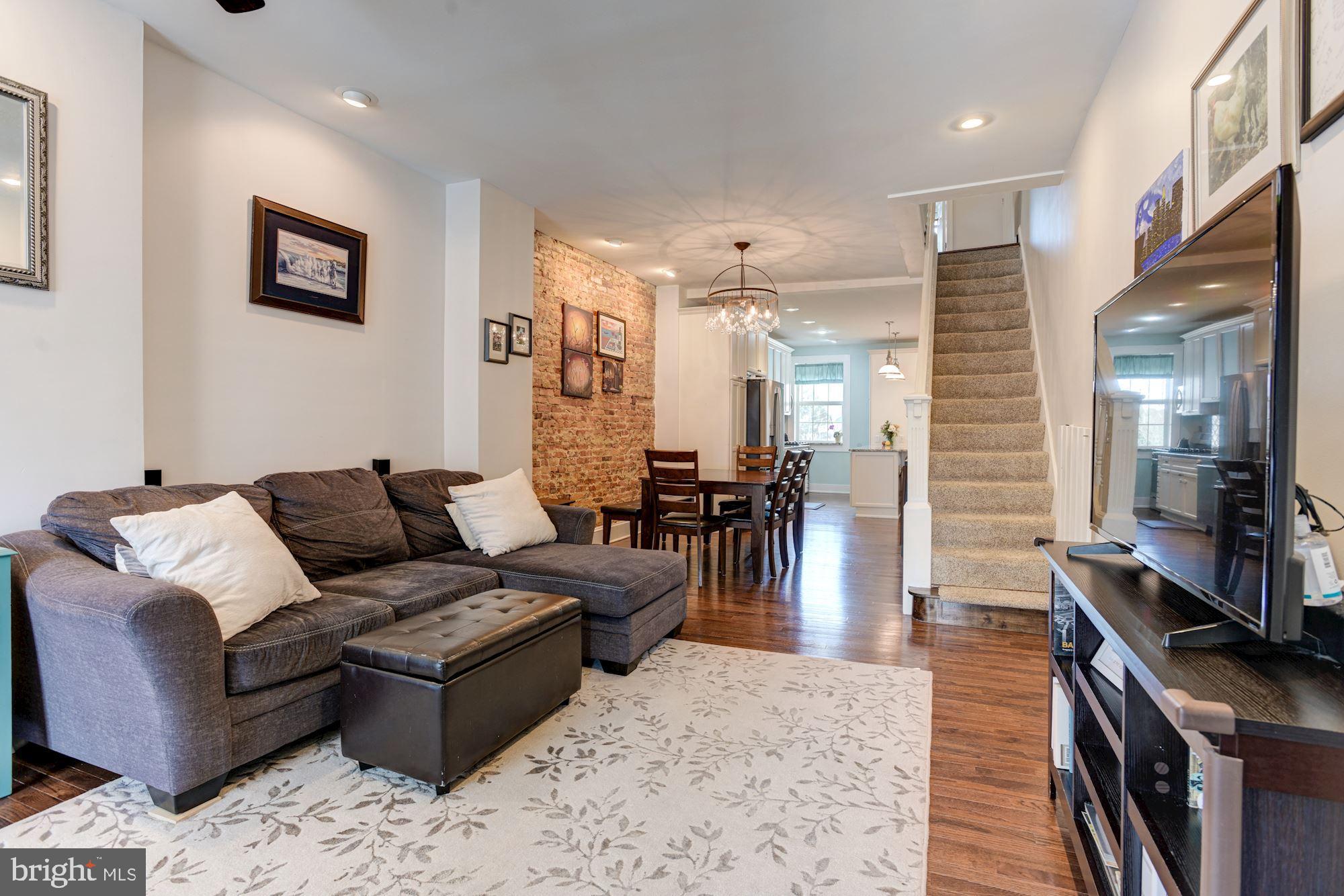 3962 Falls Road Baltimore, MD 21211 - Photo 5 of 29 Living Room