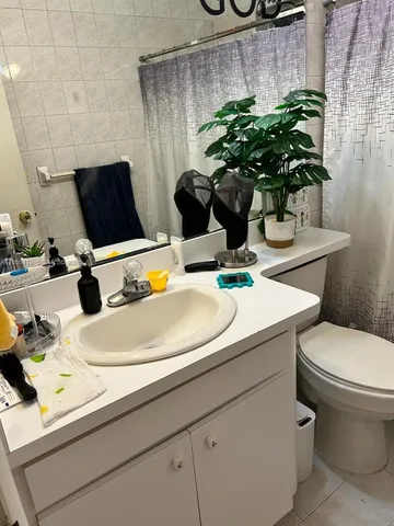 $2,350 | 1560 West 46th Street, Unit 122, Hialeah, FL 33012