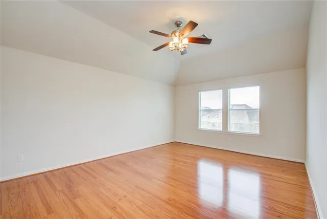 $2,600 | 114 Northbay Court, Dickinson, TX 77539