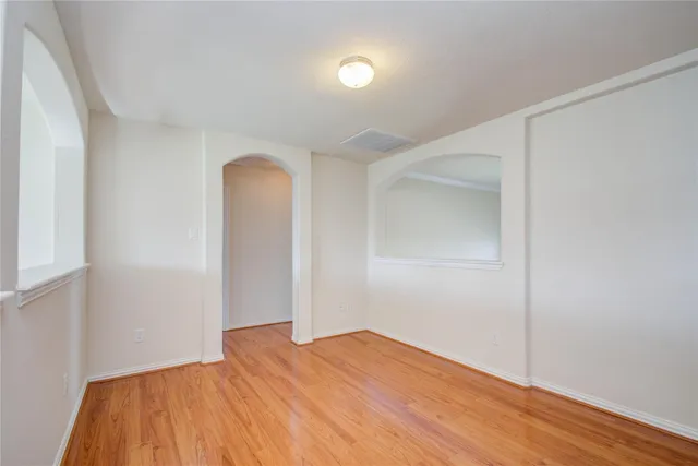 $2,600 | 114 Northbay Court, Dickinson, TX 77539