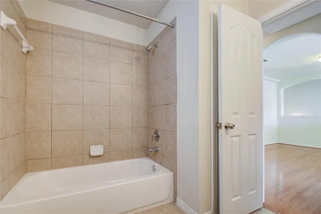 $2,600 | 114 Northbay Court, Dickinson, TX 77539