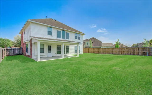 $2,600 | 114 Northbay Court, Dickinson, TX 77539