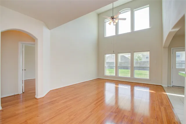 $2,600 | 114 Northbay Court, Dickinson, TX 77539