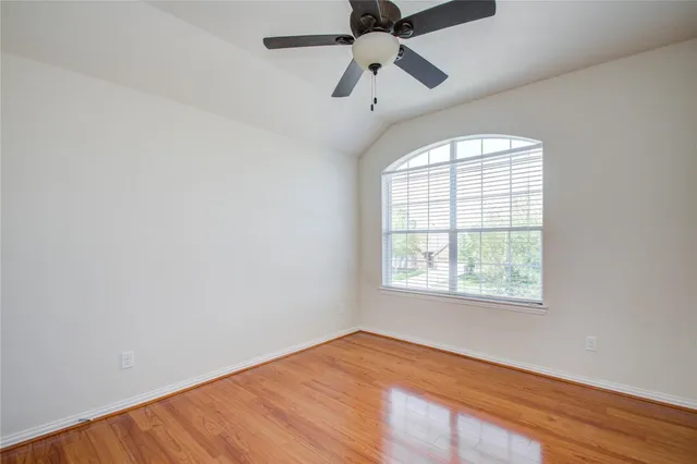 $2,600 | 114 Northbay Court, Dickinson, TX 77539