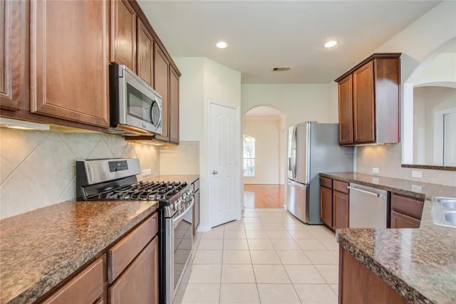 $2,600 | 114 Northbay Court, Dickinson, TX 77539