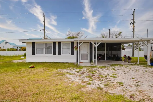 $1,900 | 16820 Banyon Drive, Fort Myers, FL 33908