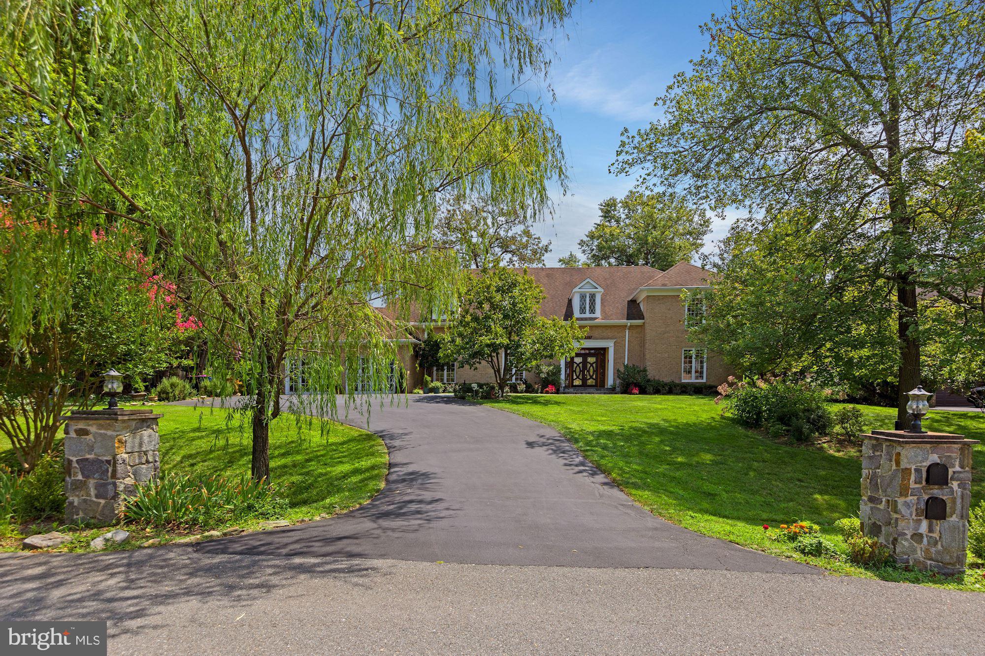 9809 Hall Road Potomac, MD 20854 - Photo 2 of 43