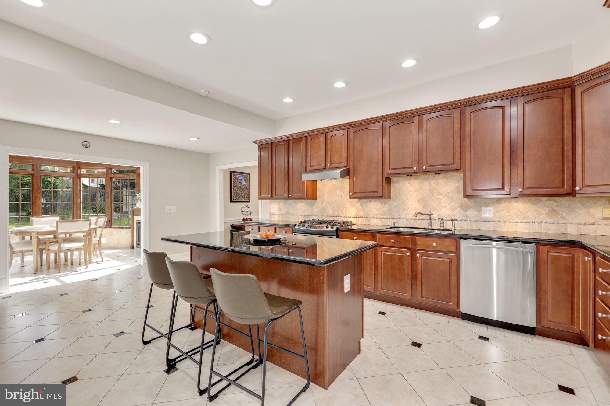 9809 Hall Road Potomac, MD 20854 - Photo 13 of 43