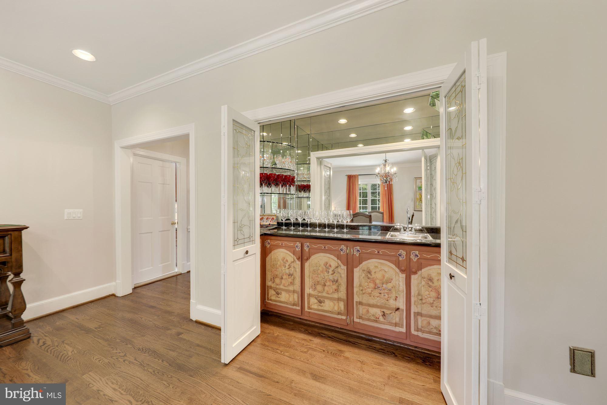 9809 Hall Road Potomac, MD 20854 - Photo 19 of 43