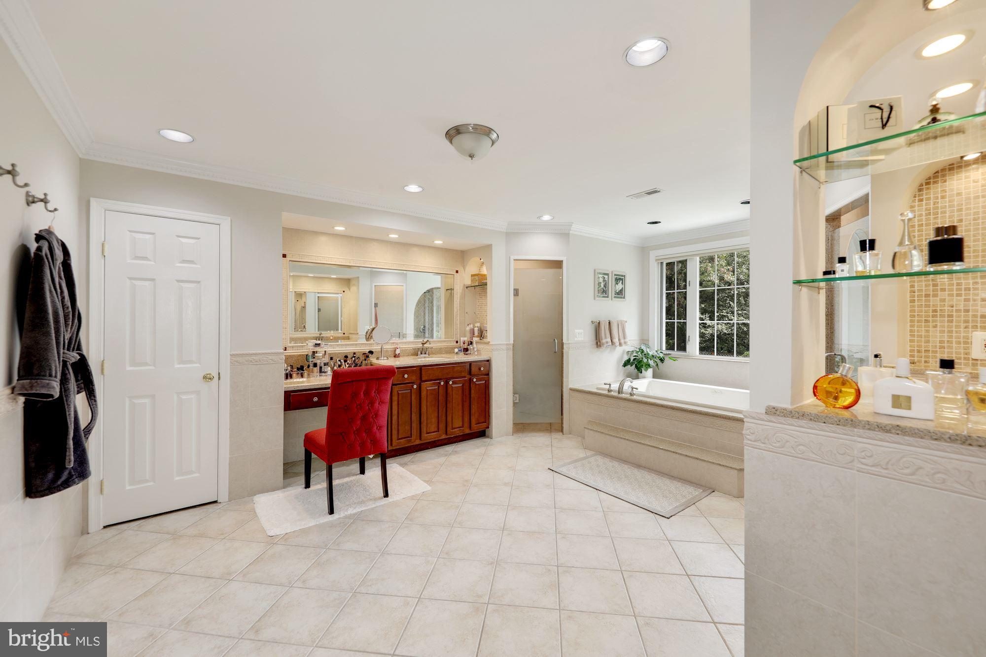 9809 Hall Road Potomac, MD 20854 - Photo 25 of 43