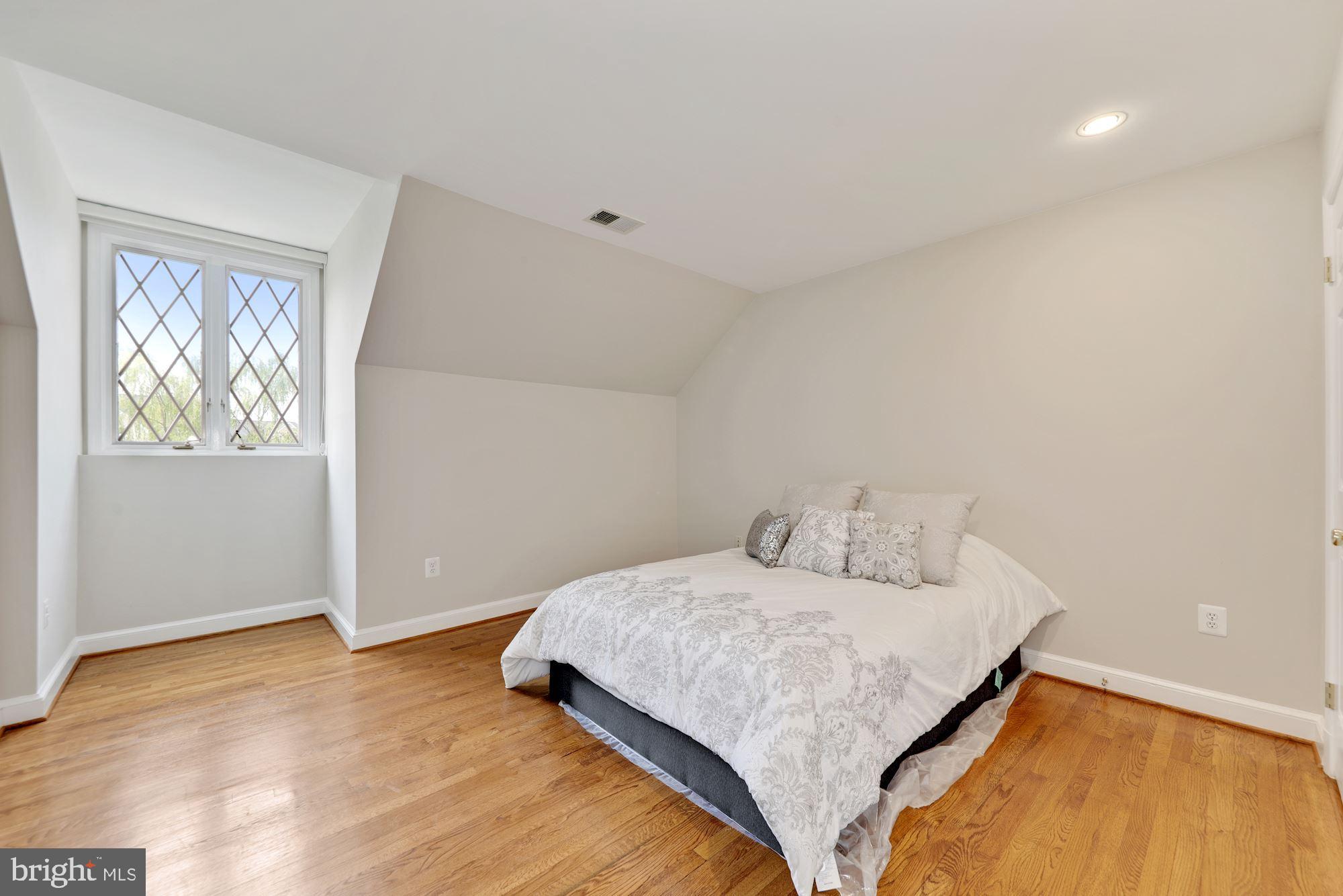 9809 Hall Road Potomac, MD 20854 - Photo 32 of 43